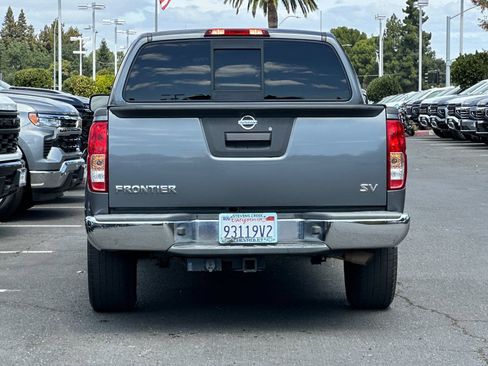 Used 2018 Nissan Frontier SV RWD image 6