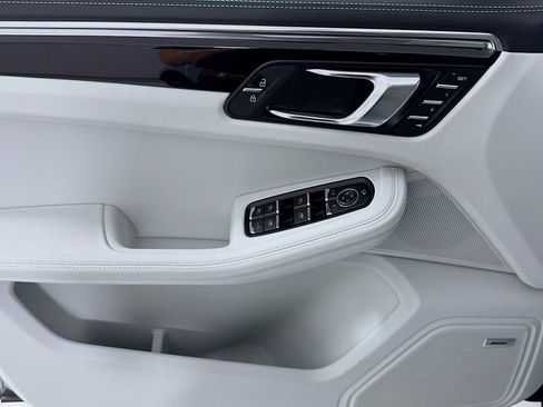 New 2026 Porsche Macan image 11