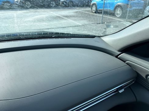 Used 2025 Hyundai Elantra SEL image 35