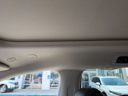 Used 2023 Chrysler Pacifica Limited FWD image 21