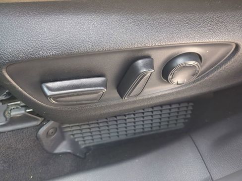 Used 2021 Toyota Sienna XLE FWD image 24