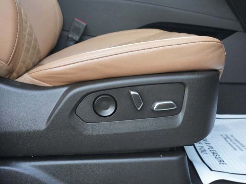 Used 2022 Cadillac Escalade Premium Luxury image 41