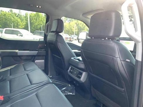 New 2025 Ford F450 Lariat image 15