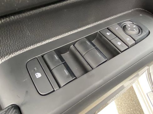 Certified 2025 Toyota Tacoma SR5 AWD/4WD image 13