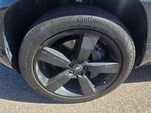 Used 2023 Land Rover Defender 130 X-Dynamic SE image 9