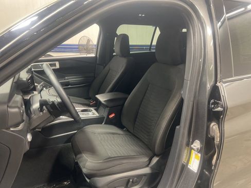 Used 2020 Ford Explorer XLT w/ Class III Trailer Tow Package image 15