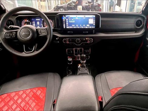 Used 2024 Jeep Wrangler Unlimited Rubicon w/ XTREMEE 35" Tire Package image 13