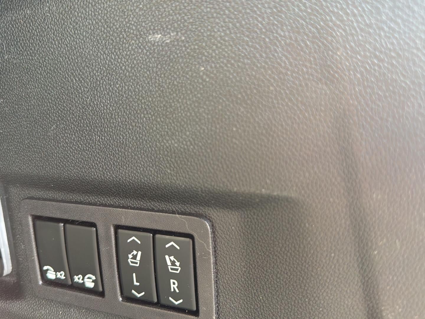 Used 2023 Chevrolet Tahoe Premier AWD/4WD image 19
