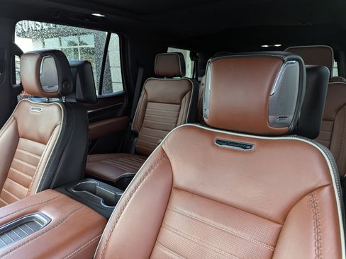 Used 2023 GMC Yukon Denali Ultimate w/ LPO, Floor Liner Package AWD/4WD image 25