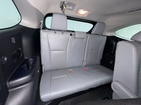 Used 2021 Toyota Highlander XLE image 19