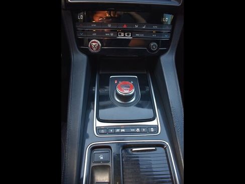 Used 2019 Jaguar F-PACE Prestige AWD/4WD image 12