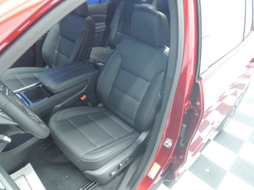 New 2026 Chevrolet Traverse LT w/ Sun and Wheel Package FWD image 7