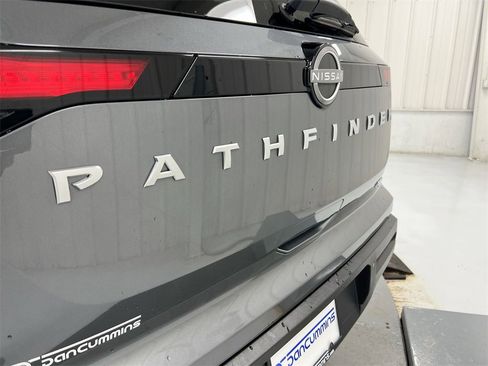 Used 2025 Nissan Pathfinder SV image 26