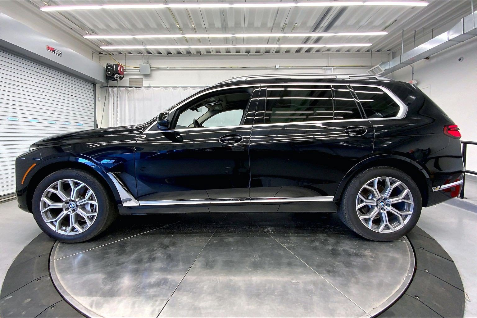 Used 2024 BMW X7 xDrive40i w/ Executive Package AWD/4WD image 2