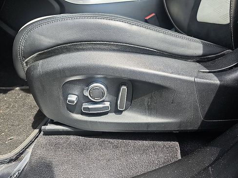 Used 2020 Land Rover Range Rover Sport SVR image 15