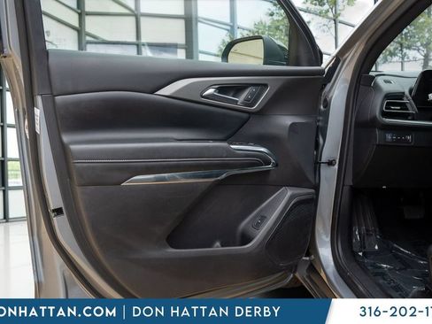 Used 2025 Chevrolet Traverse LT AWD/4WD image 10