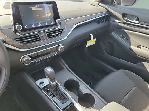 New 2025 Nissan Altima 2.5 SV image 32