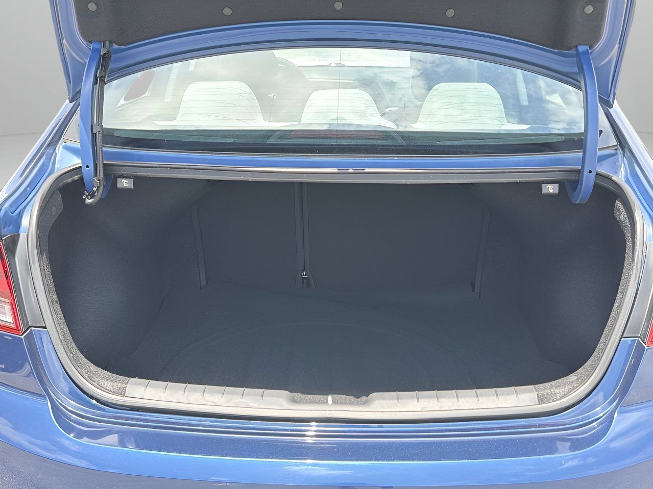 Used 2020 Hyundai Elantra SE FWD image 8
