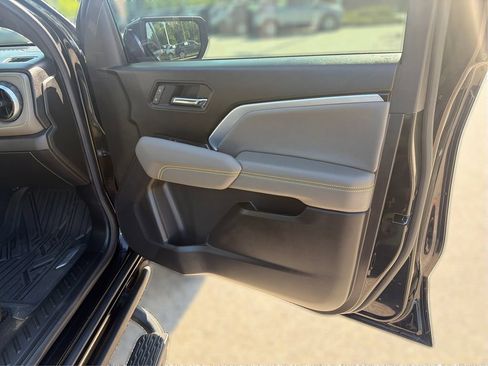 Certified 2025 Chevrolet Colorado ZR2 w/ Midnight Edition AWD/4WD image 21