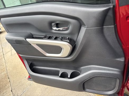 Used 2019 Nissan Titan PRO-4X image 26
