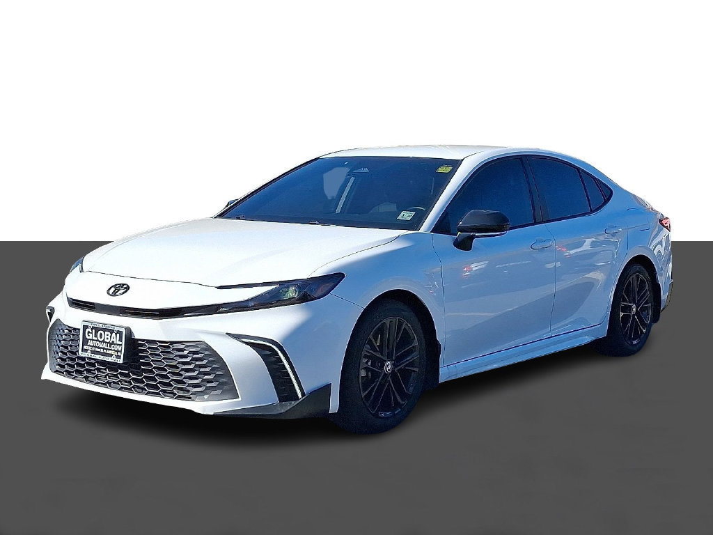Used 2025 Toyota Camry SE FWD image 3
