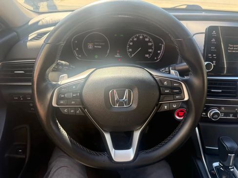 Used 2018 Honda Accord Touring image 19