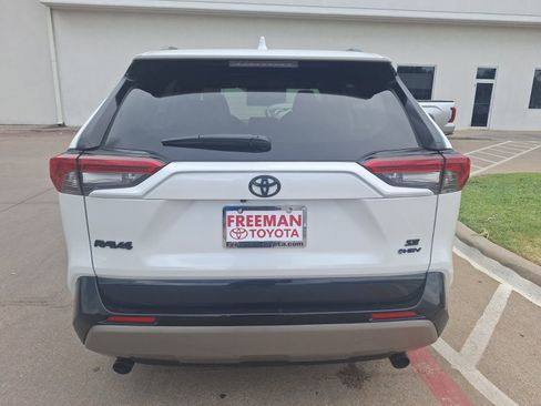 Used 2025 Toyota RAV4 SE image 5