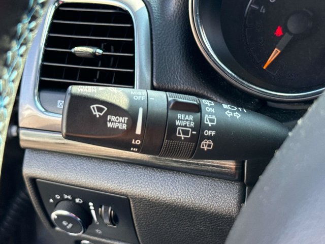 Used 2019 Jeep Grand Cherokee Laredo AWD/4WD image 27