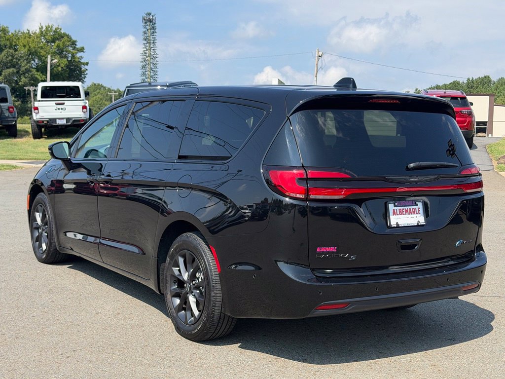 Used 2024 Chrysler Pacifica Limited FWD image 7