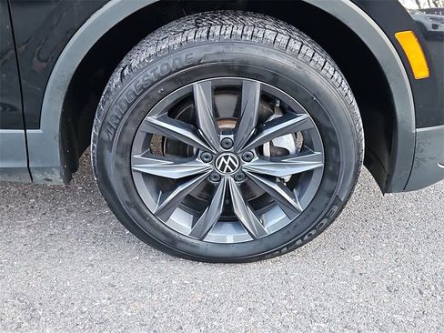 Used 2022 Volkswagen Tiguan SE image 10