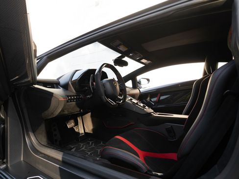 Used 2019 Lamborghini Aventador SVJ image 5