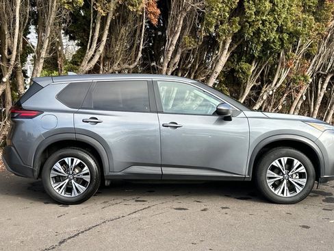Used 2023 Nissan Rogue SV image 3