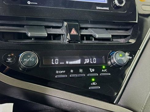 Certified 2022 Toyota Camry SE FWD image 8