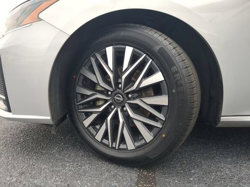 Used 2024 Nissan Altima 2.5 SV FWD image 34