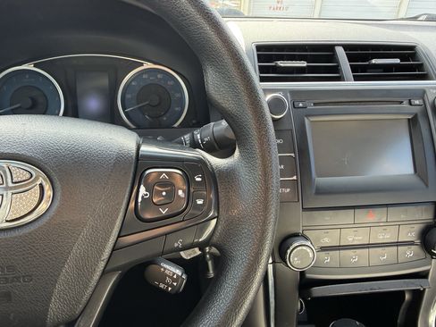 Used 2017 Toyota Camry LE image 23