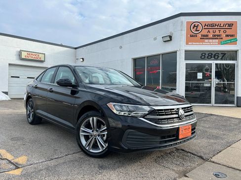 Used 2024 Volkswagen Jetta SE image 2