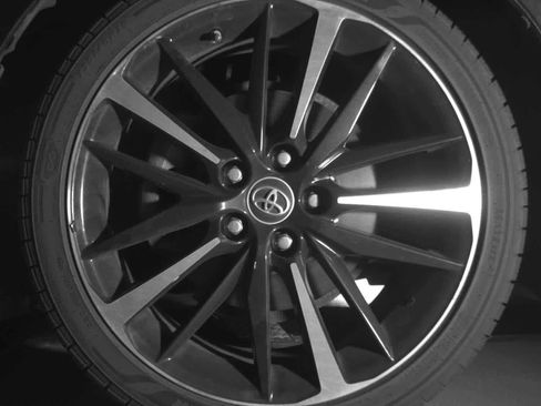 Used 2019 Toyota Camry XSE image 14