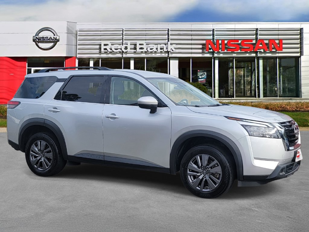 Used 2025 Nissan Pathfinder SV AWD/4WD image 2
