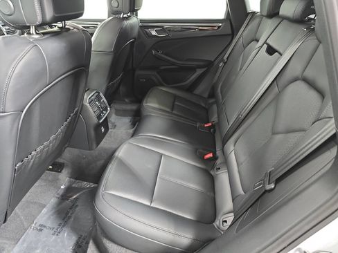 Certified 2025 Porsche Macan AWD/4WD image 24