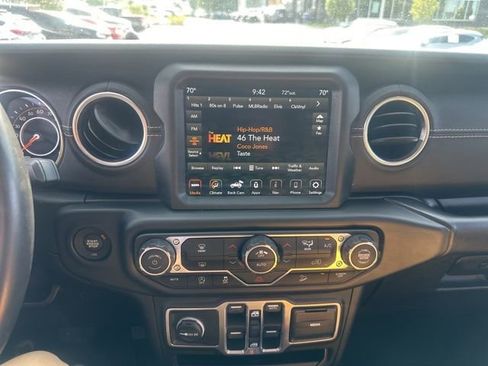 Used 2018 Jeep Wrangler Unlimited Sahara w/ Dual Top Group AWD/4WD image 26