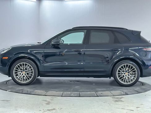 Used 2023 Porsche Cayenne Platinum Edition AWD/4WD image 5