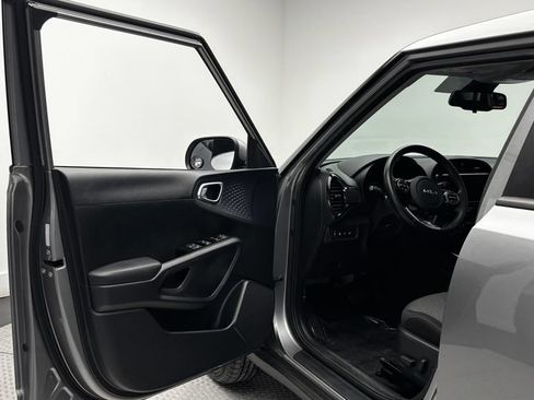 Used 2025 Kia Soul EX FWD image 14
