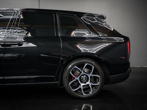 Used 2023 Rolls-Royce Cullinan Black Badge w/ Dark Exterior Package AWD/4WD image 4