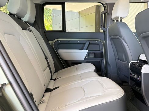Used 2025 Land Rover Defender 110 X-Dynamic SE AWD/4WD image 30