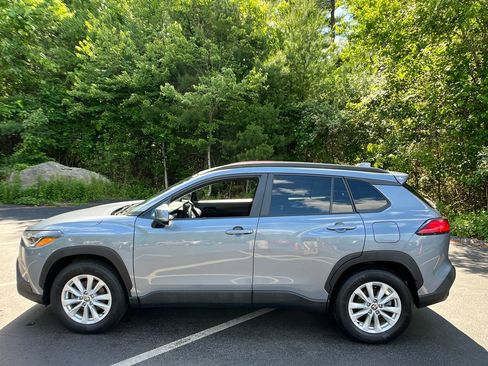 Used 2022 Toyota Corolla Cross LE AWD/4WD image 4
