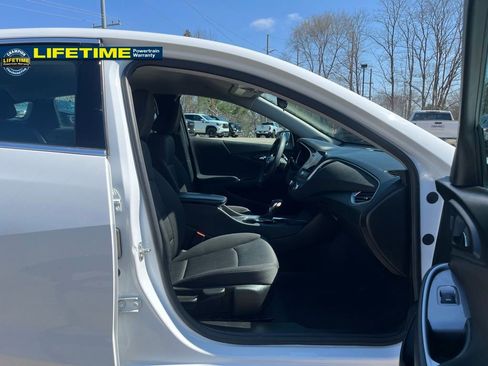 Used 2023 Chevrolet Malibu LT image 29