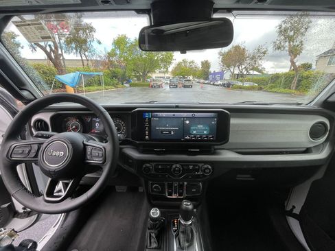 Used 2025 Jeep Wrangler Sport S image 32