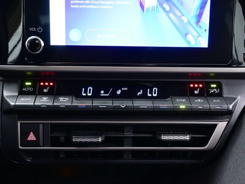 Used 2025 Toyota Camry LE w/ Convenience Package AWD/4WD image 20