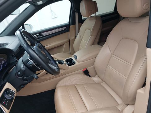 Certified 2023 Porsche Cayenne Platinum Edition AWD/4WD image 5