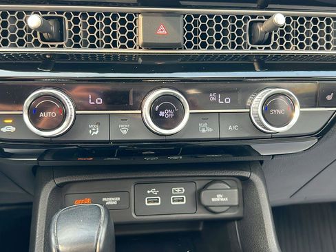 Used 2022 Honda Civic Touring image 27